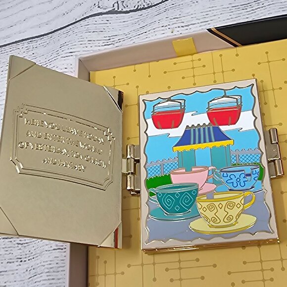 NEW! Minnie Mouse Admiring Fantasy Land & Tomorrow land t Z fold Pin LE 250 ARTI - Picture 5 of 7